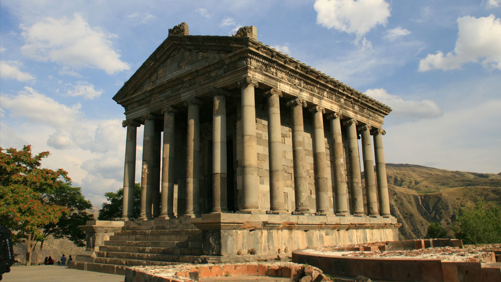 10 самых древних храмов и монастырей Армении